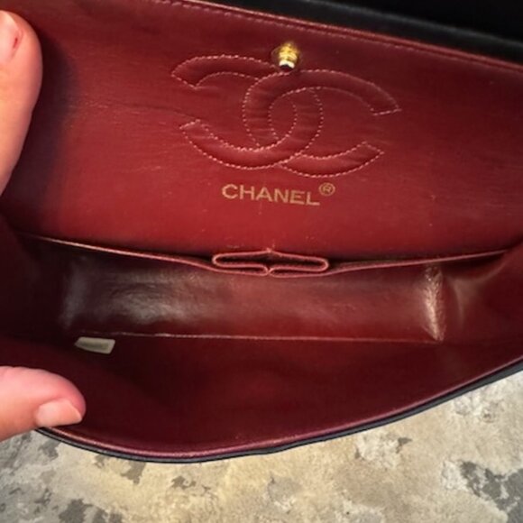 Chanel Classic Double Flap Medium Black Lambskin with 24k gold plate hardware - Picture 16 of 16